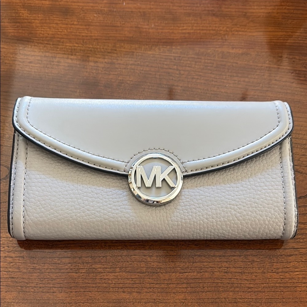 Michael Kors Fulton large Gray Leather Wallet /  Flap Closure lots of space NWOT